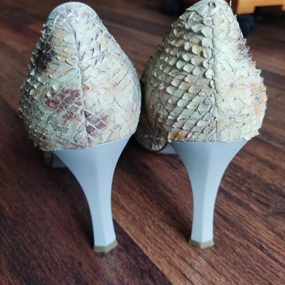 Via Spiga Italy genuine leather snakeskin textured floral pumps 10M